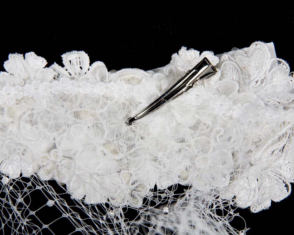 Flower bridal headpiece with veil