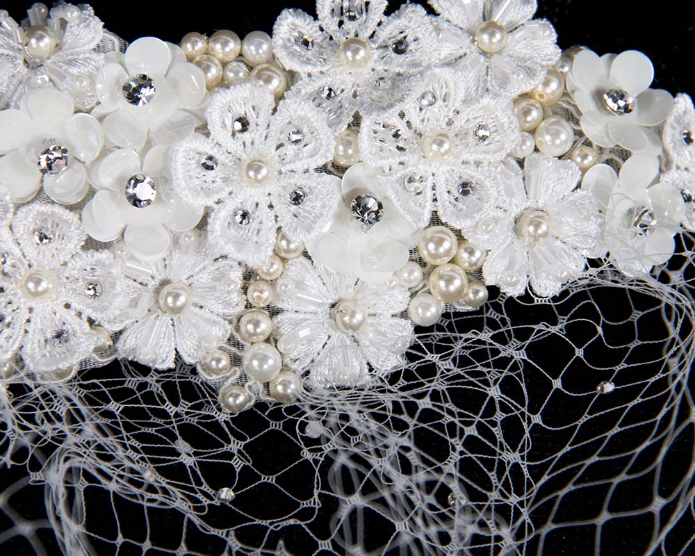 Flower bridal headpiece with veil