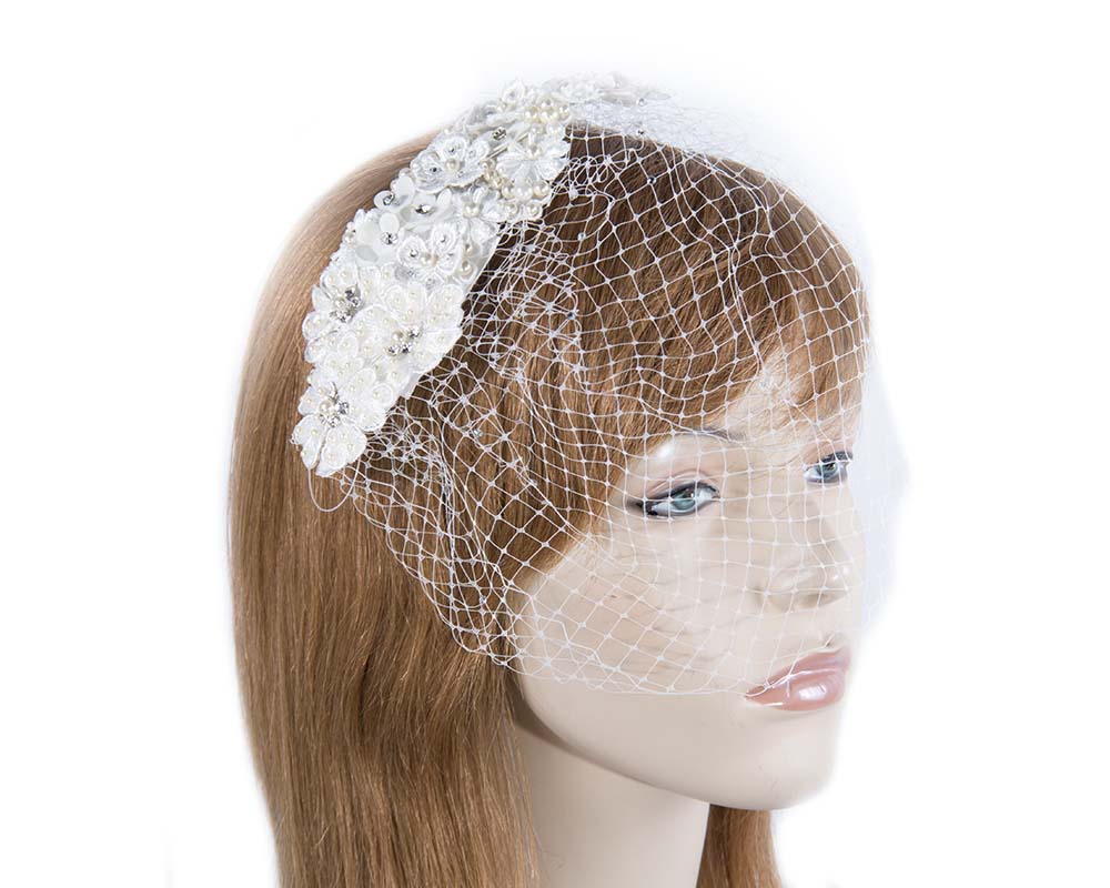 Flower bridal headpiece with veil