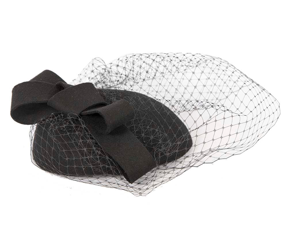 Black pillbox hat with face veil J408