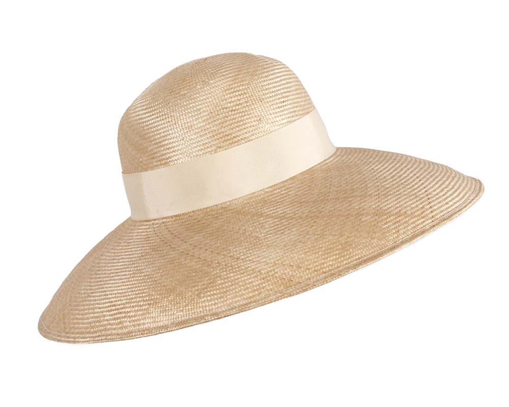 Wide brim straw fashion hat