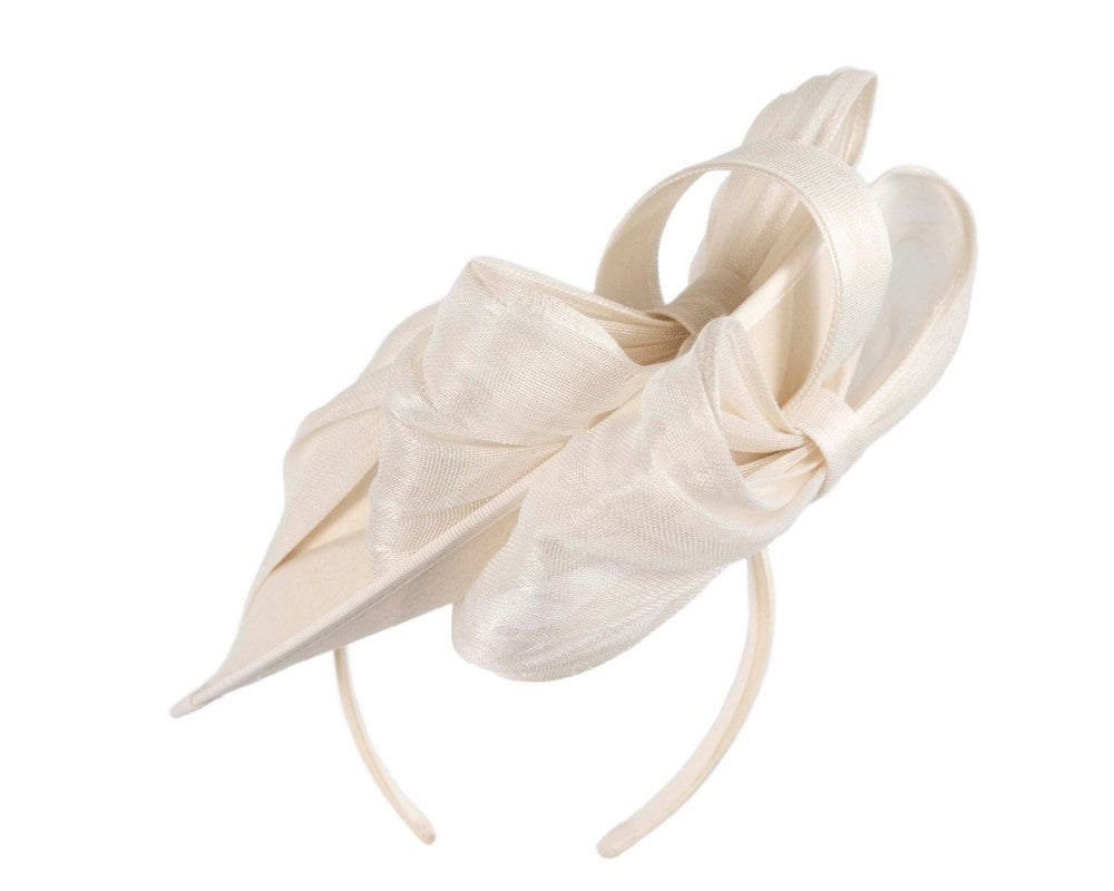 Cream plate with bow winter fascinator by Fillies Collection-3