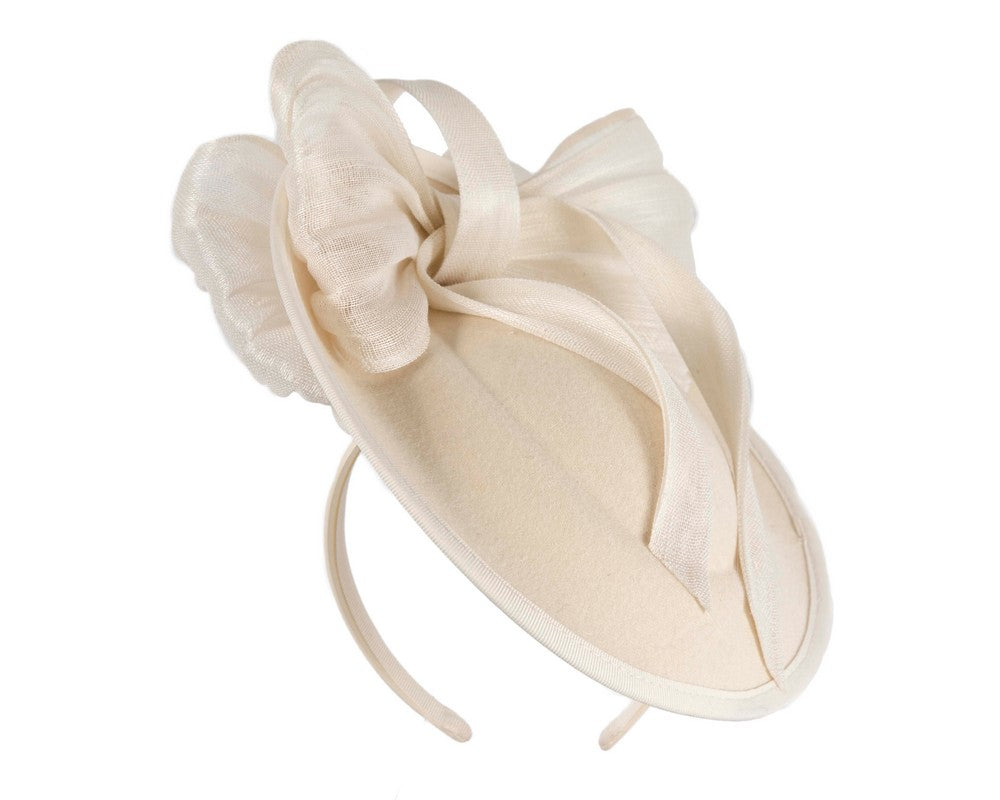 Cream plate with bow winter fascinator by Fillies Collection-1