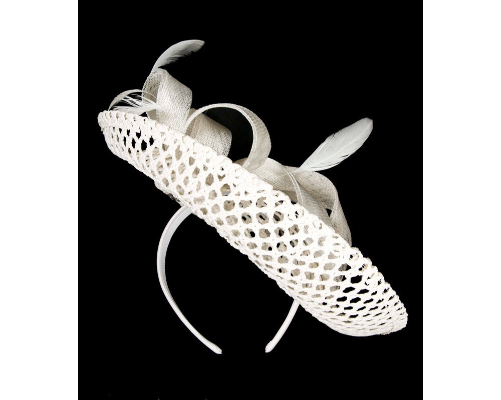 Max Alexander white plate fascinator