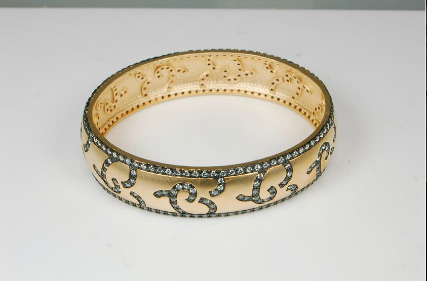 Bologna. Black, Gold & Sparkle-Oval bangle: Sterling Silver, 18K gold plate, CZs-1