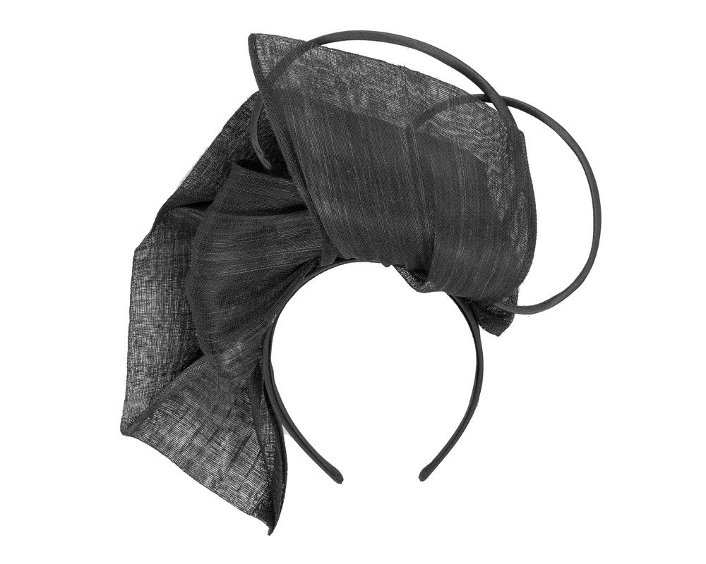 Bespoke black fascinator by Fillies Collection-3