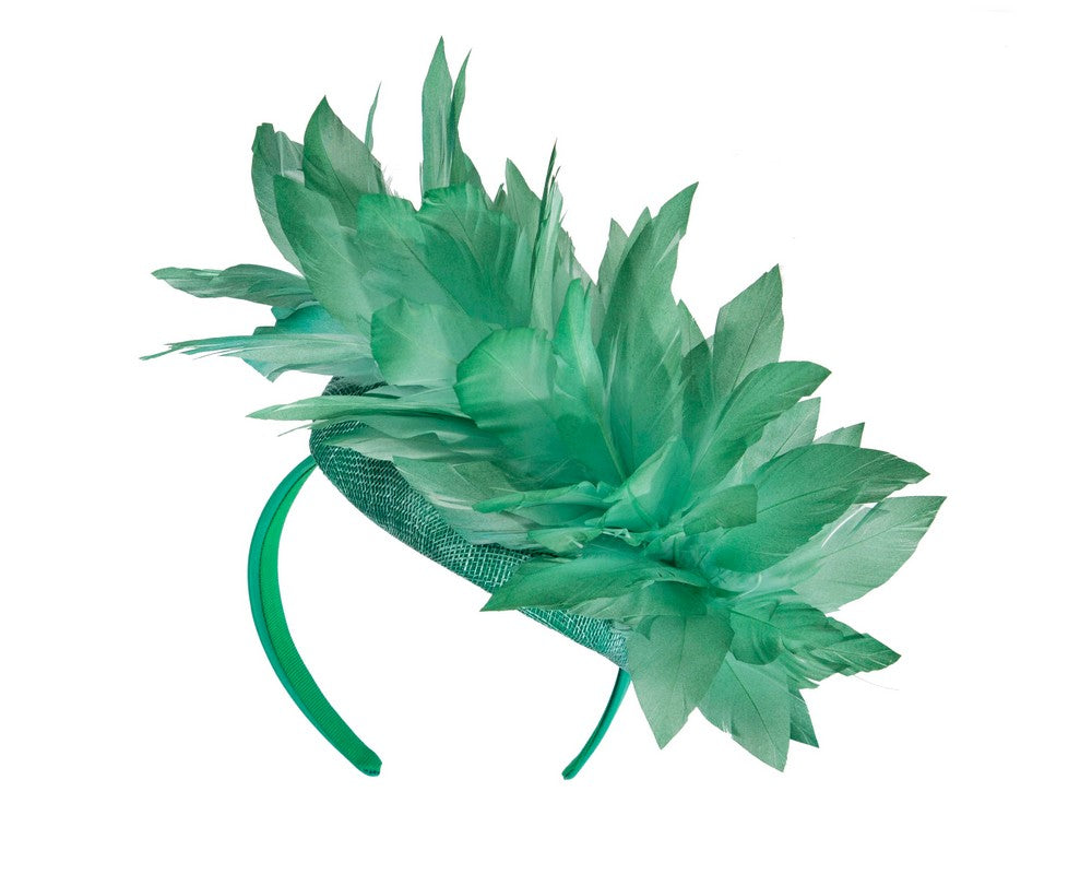Green feather spring facing fascinator