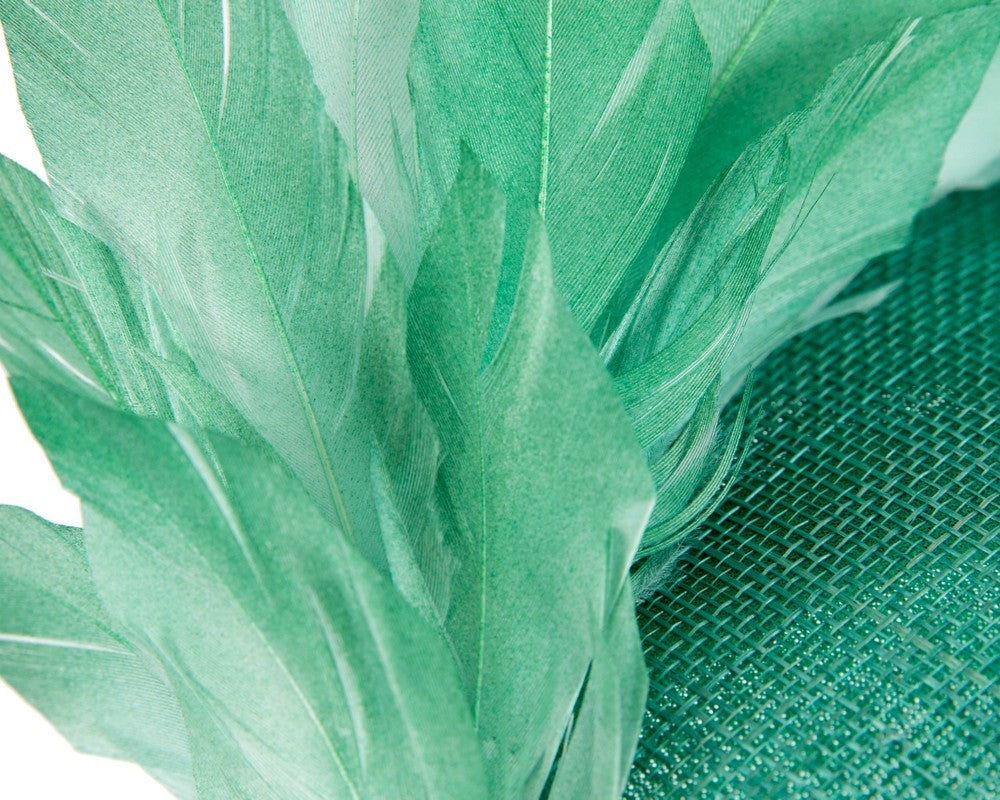 Green feather spring facing fascinator