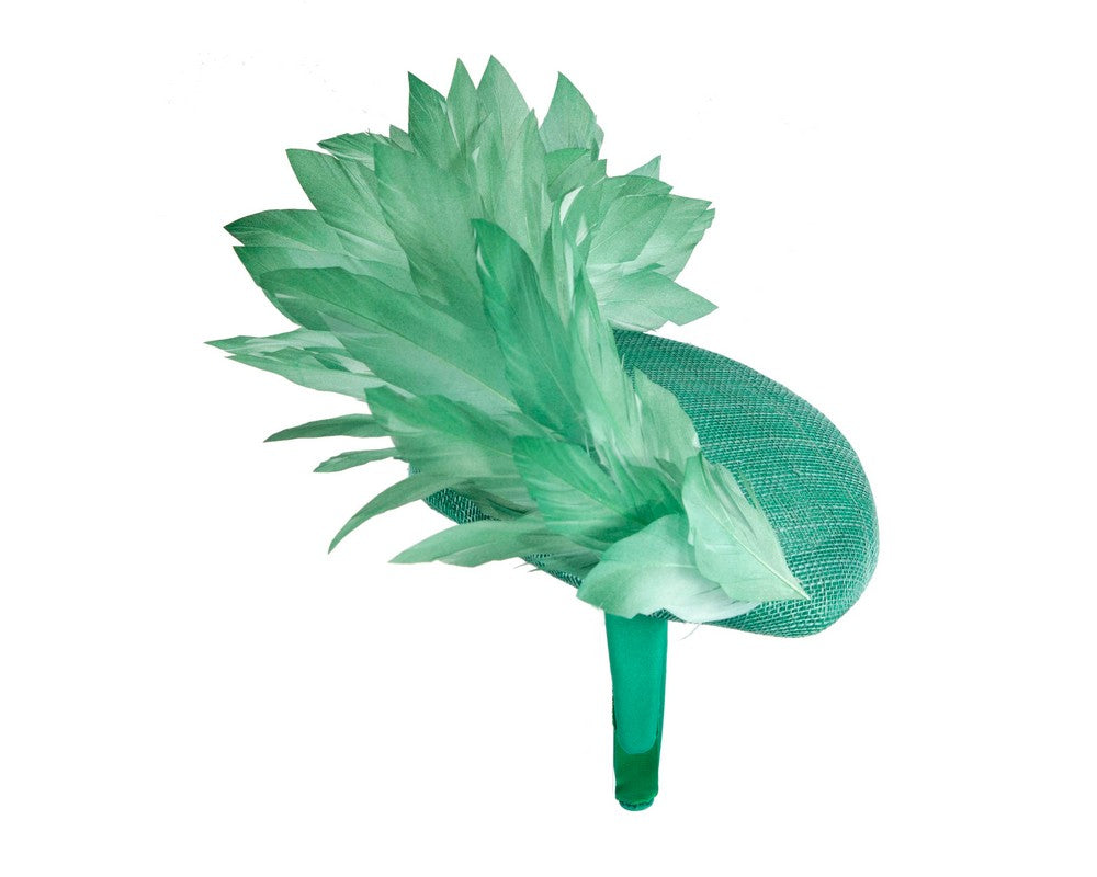 Green feather spring facing fascinator