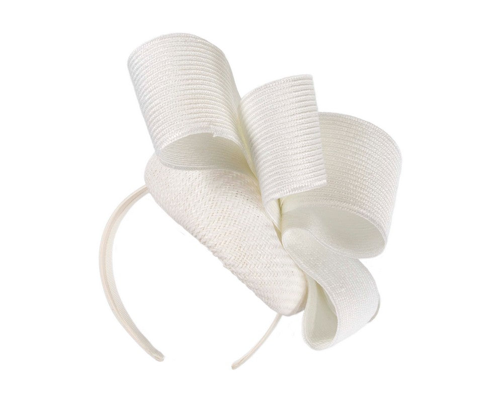 White pillbox fascinator by Fillies Collection S286-5