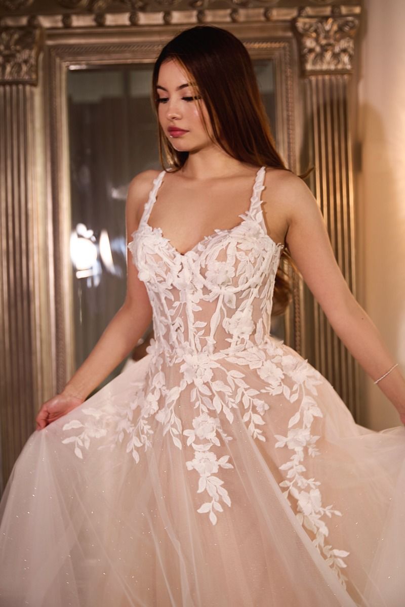 Lace A-Line Layered Tulle Skirt Sweetheart Embroidered Bodice Long Wedding Dress CDCDS477W
