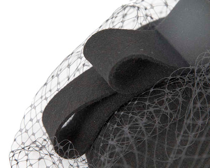 Black pillbox hat with face veil J408