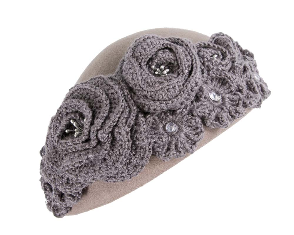 Grey felt beret with crocheted trim CU439-1