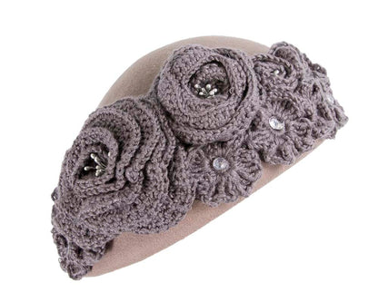 Grey felt beret with crocheted trim CU439-1