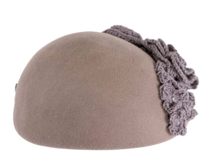 Grey felt beret with crocheted trim CU439-5
