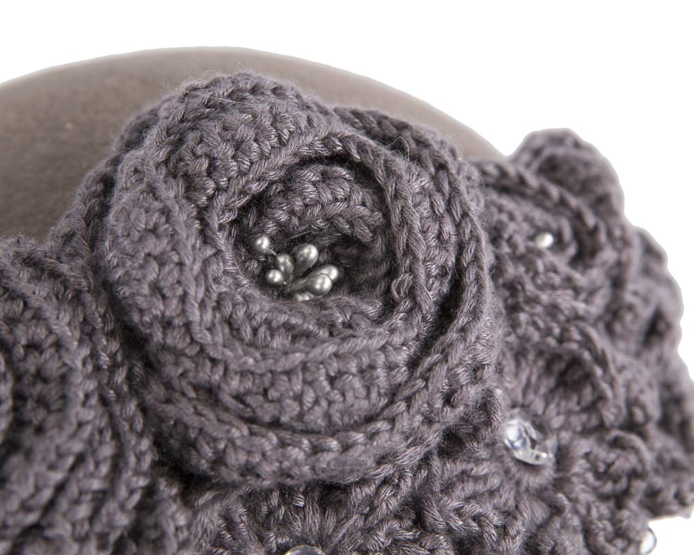 Grey felt beret with crocheted trim CU439-4