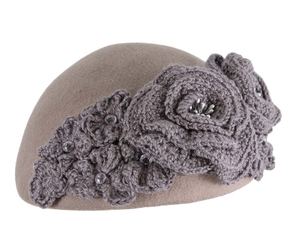 Grey felt beret with crocheted trim CU439-3