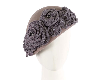 Grey felt beret with crocheted trim CU439-0