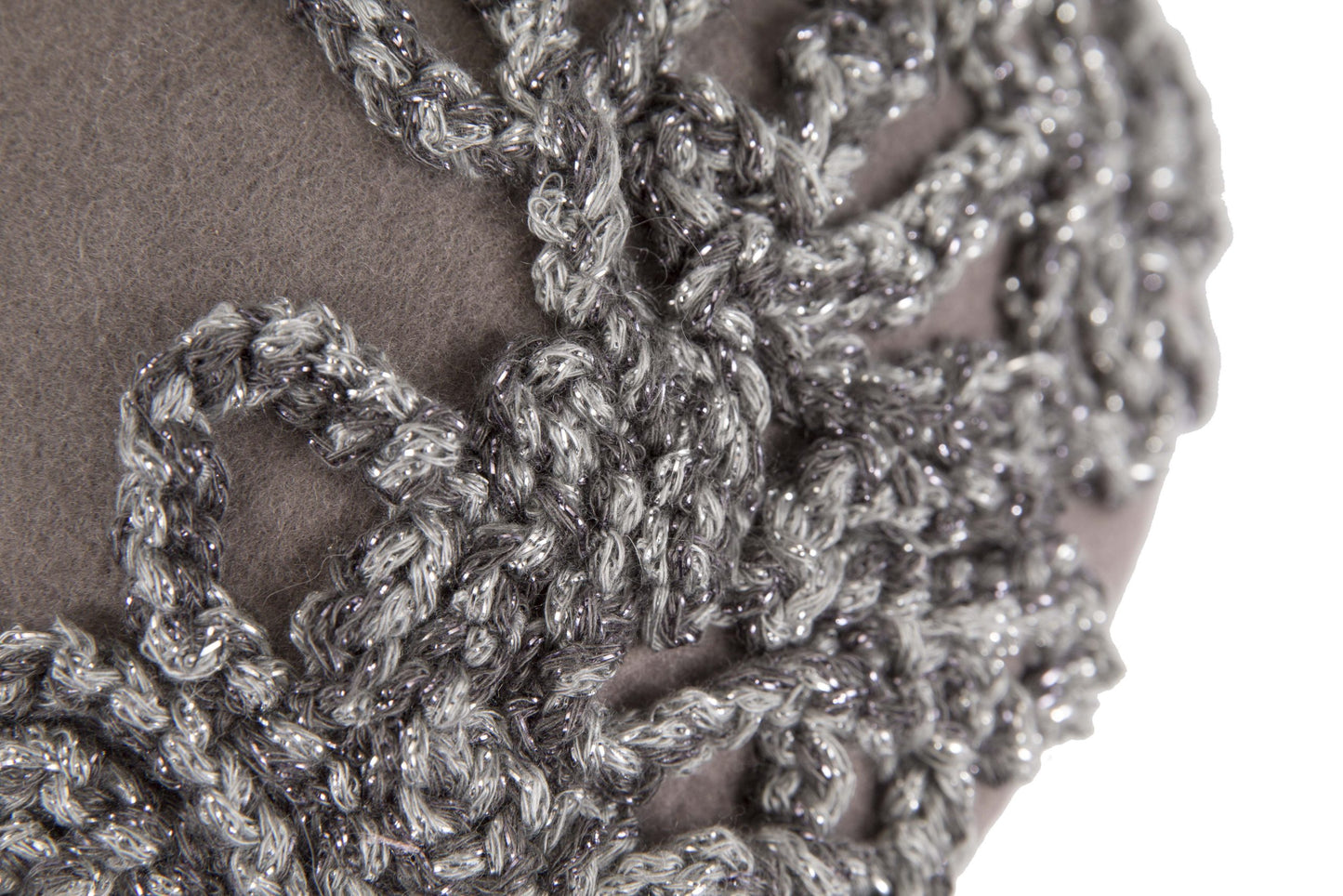 Grey felt beret with crocheted trim CU449