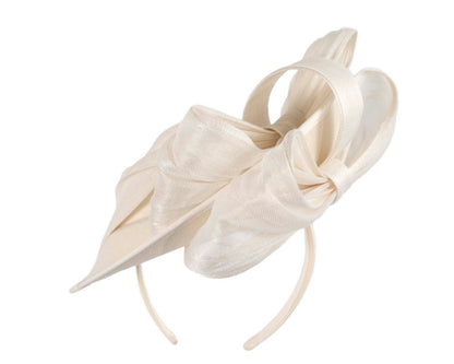 Cream plate with bow winter fascinator by Fillies Collection-3