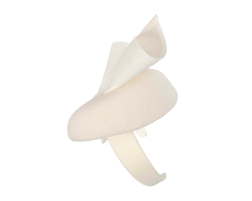 Cream pillbox fascinator by Fillies Collection