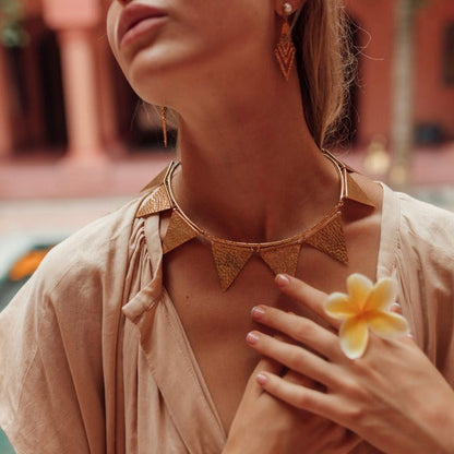 The DEWI Necklace