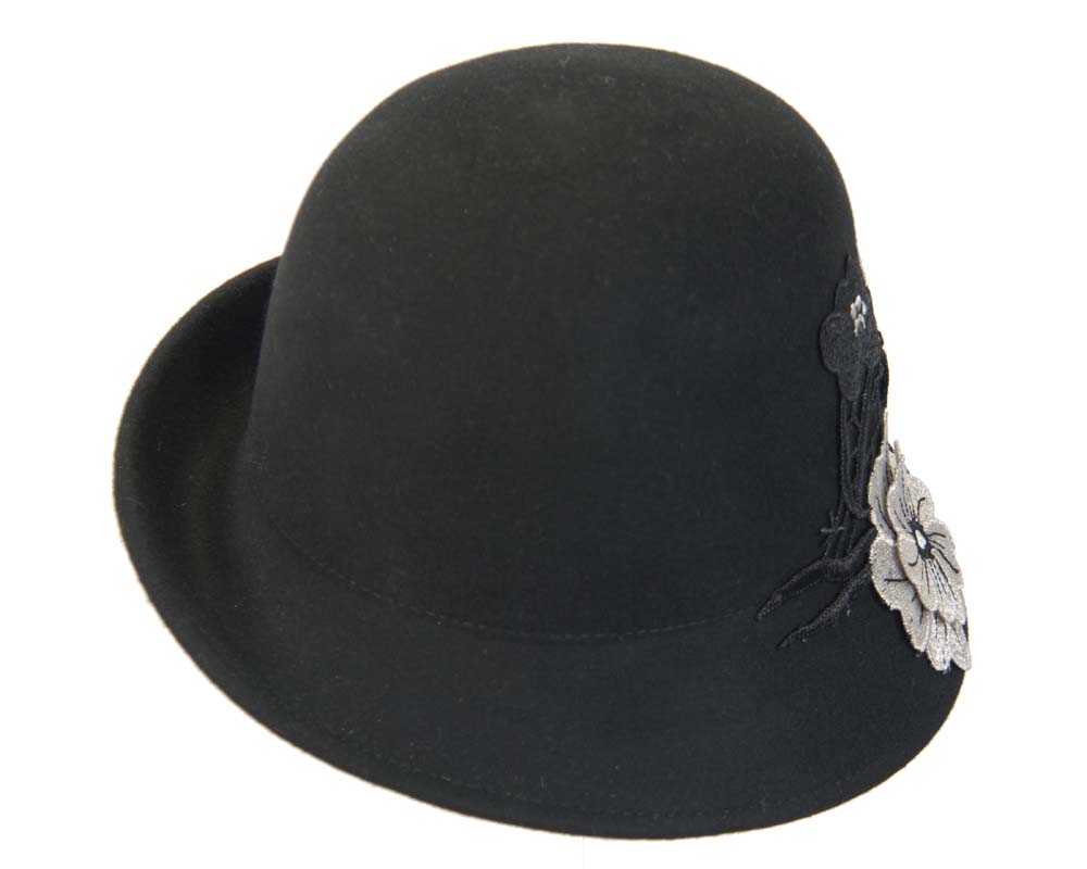 Black winter bucket hat with lace