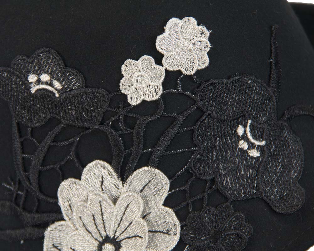 Black winter bucket hat with lace