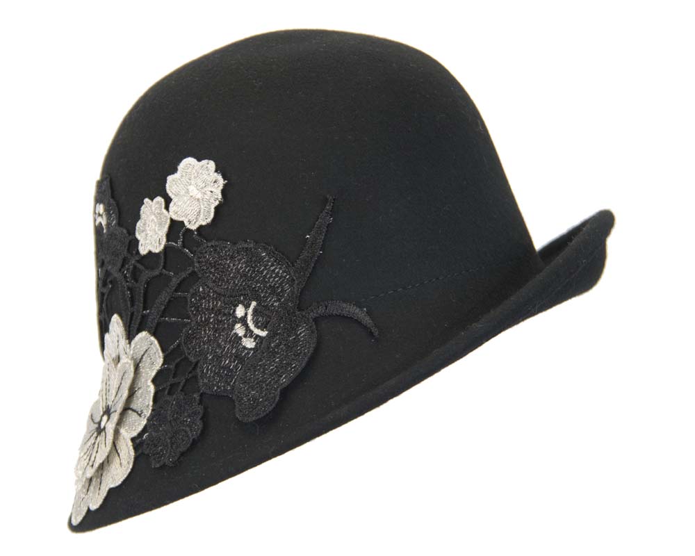 Black winter bucket hat with lace