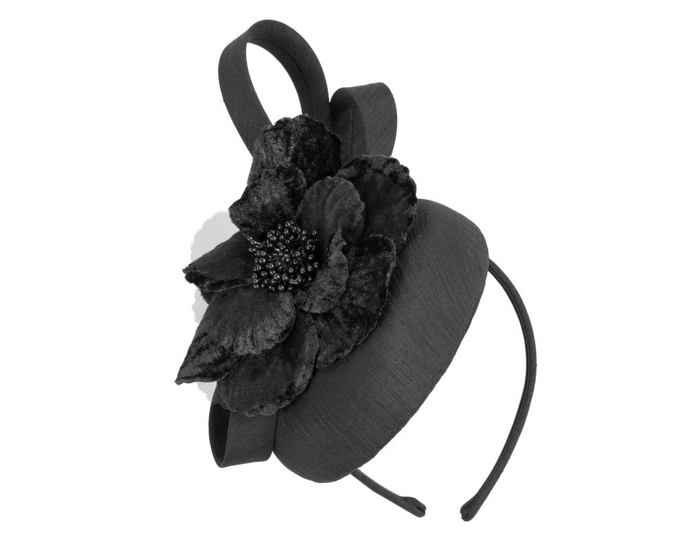 Black flower racing fascinator by Max Alexander-1