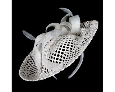 Max Alexander white plate fascinator