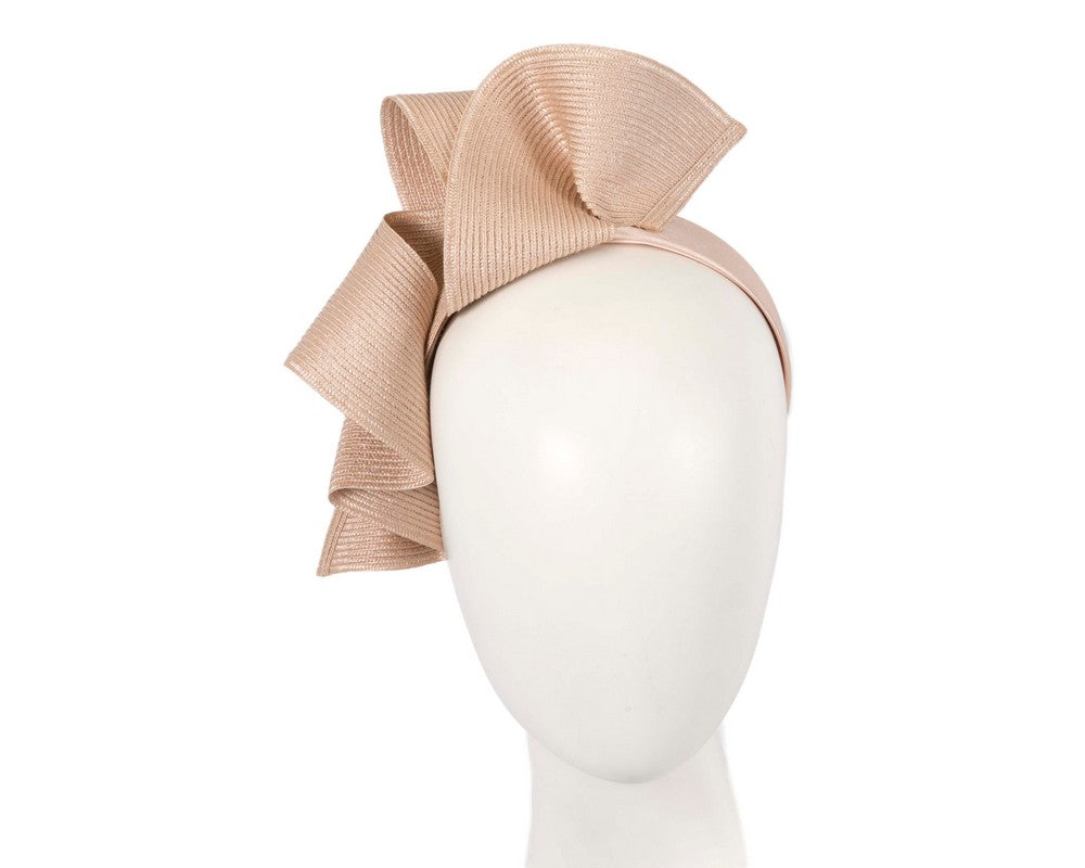 Large nude wave racing fascinator by Max Alexander-0