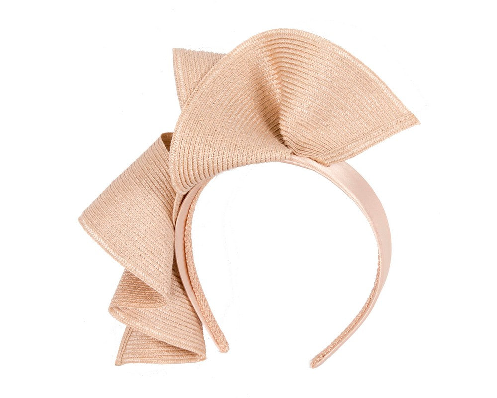 Large nude wave racing fascinator by Max Alexander-1