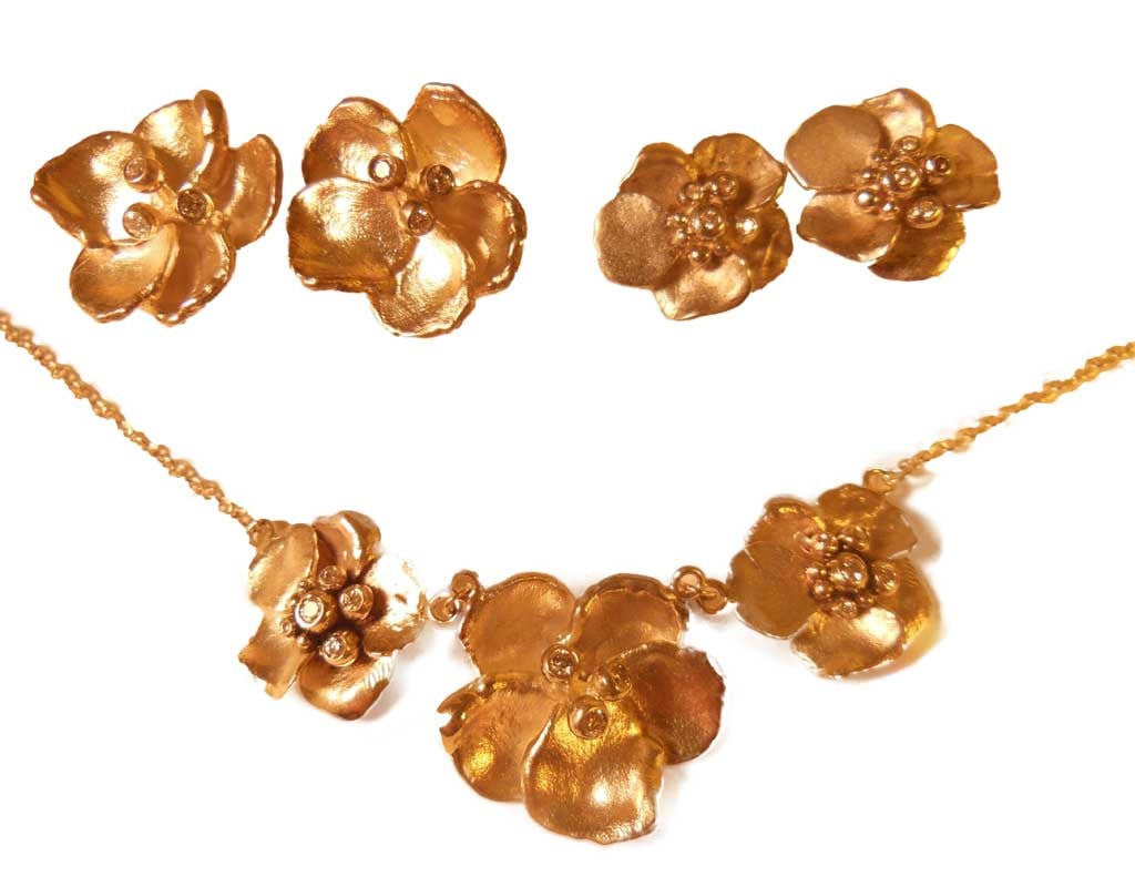 Metal Petals- Pansy Earring-Small-14K Gold & Diamonds
