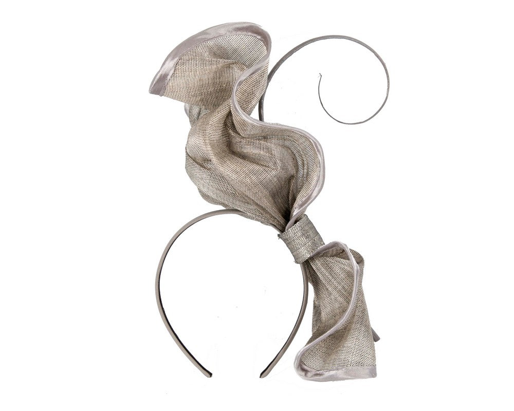 Silver racing fascinator by Fillies Collection-3