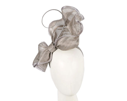 Silver racing fascinator by Fillies Collection-0