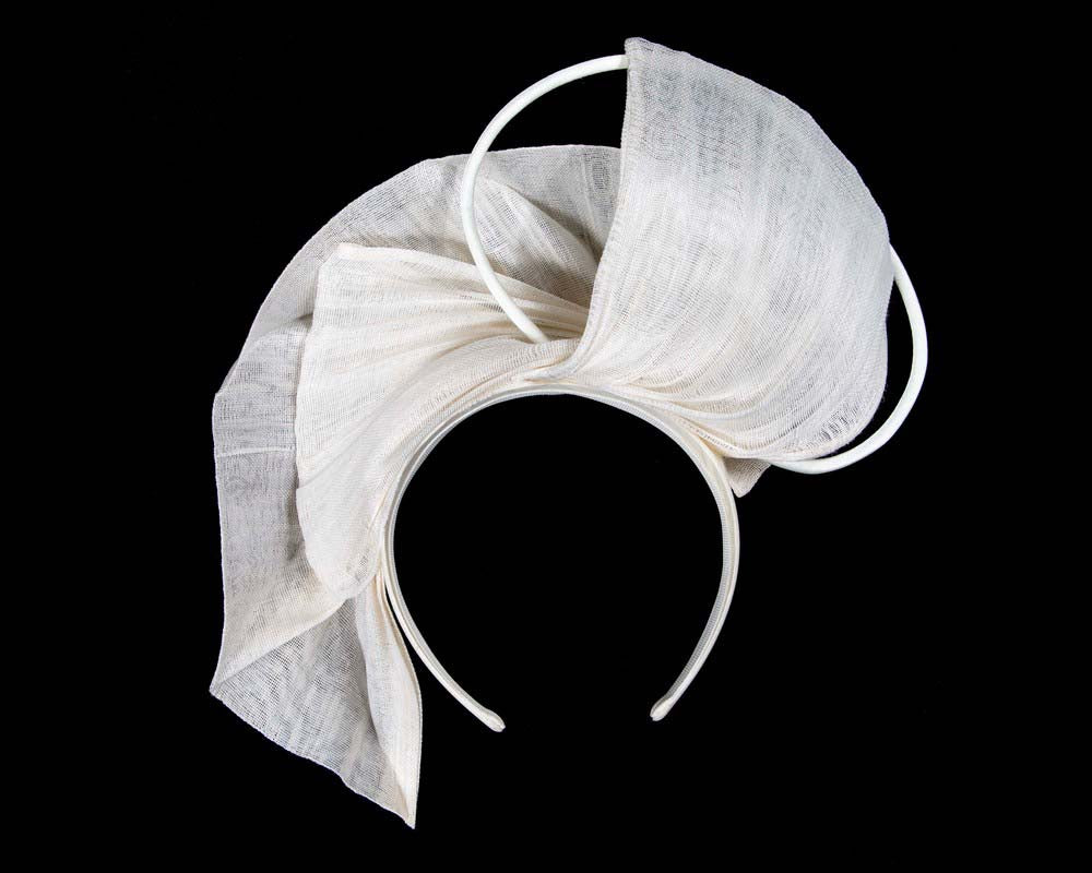 Bespoke cream fascinator by Fillies Collection-3