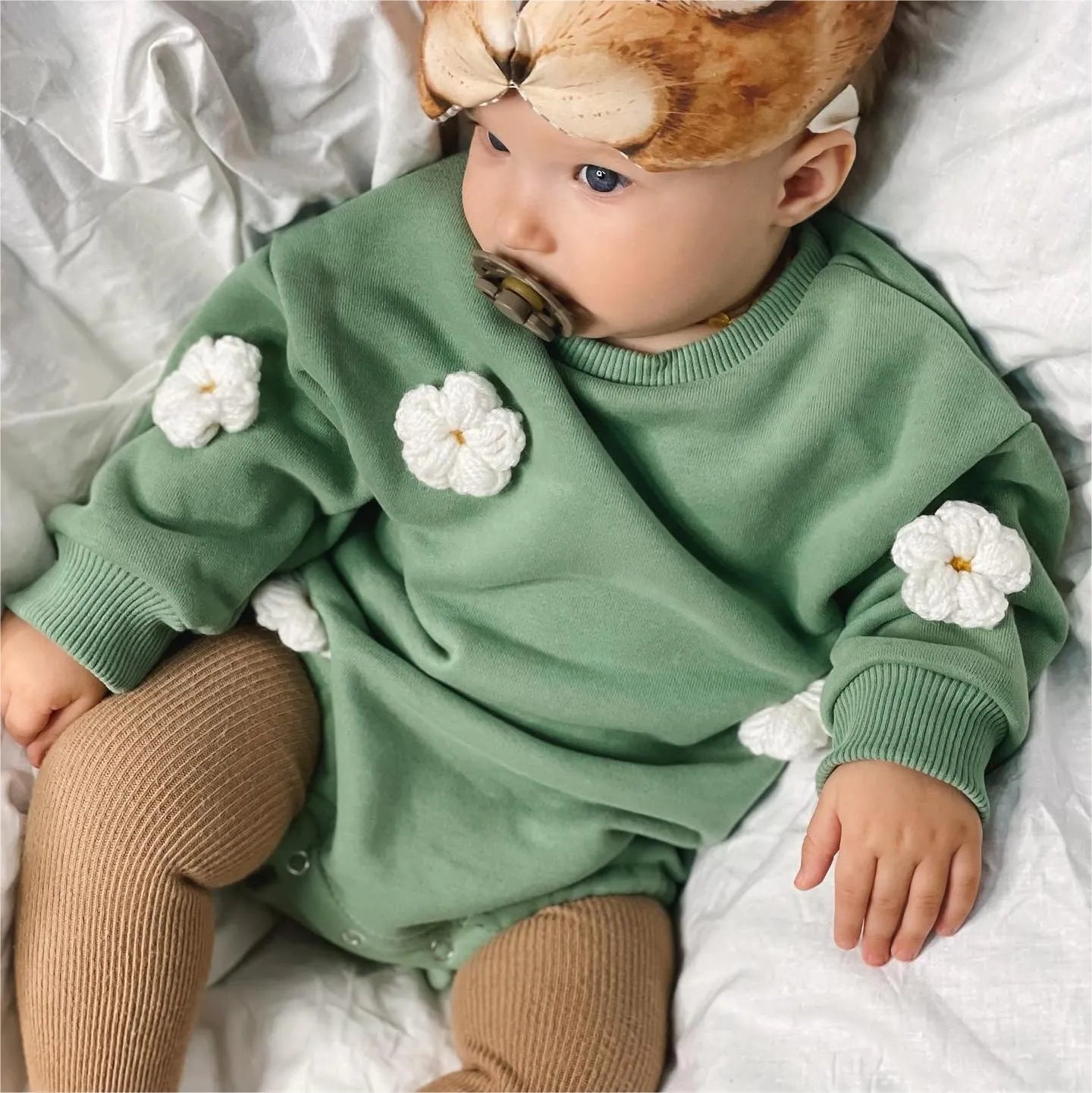 Sweatshirt with Romper Closure and Applications Multivariant-0