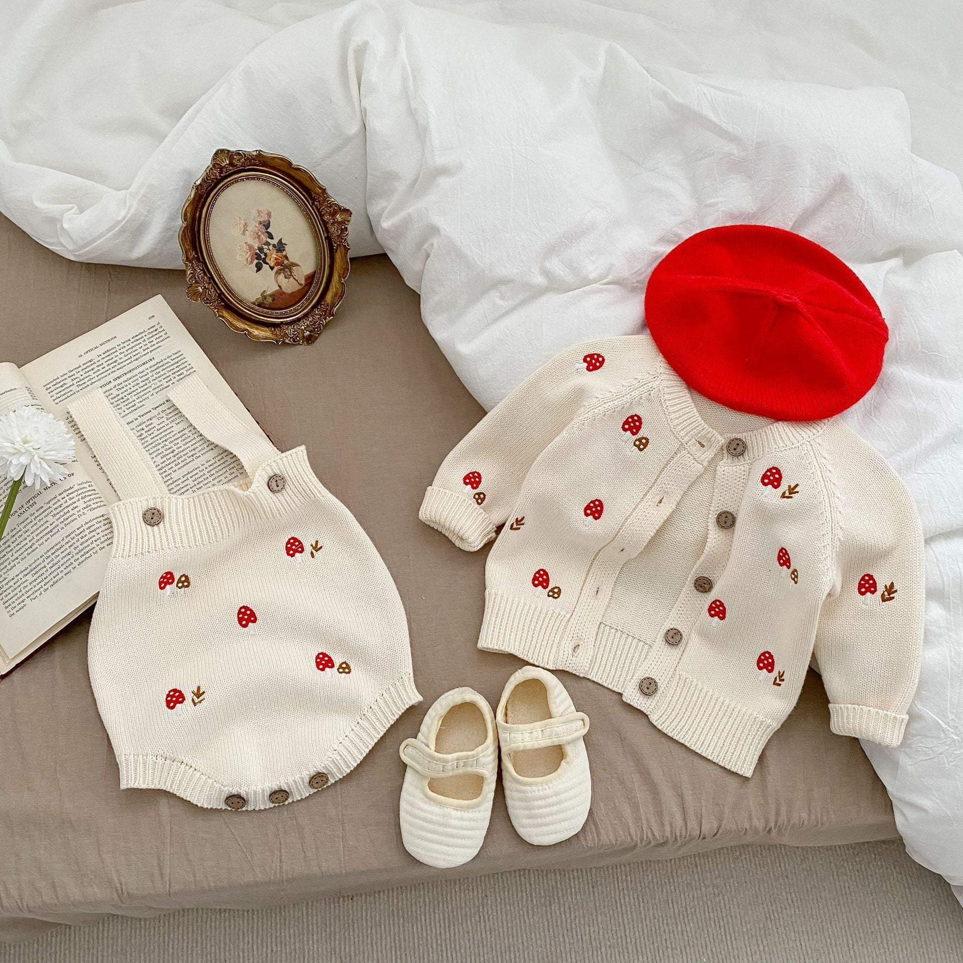 Baby Girl Embroidered Pattern Sleeveless Onesie-0
