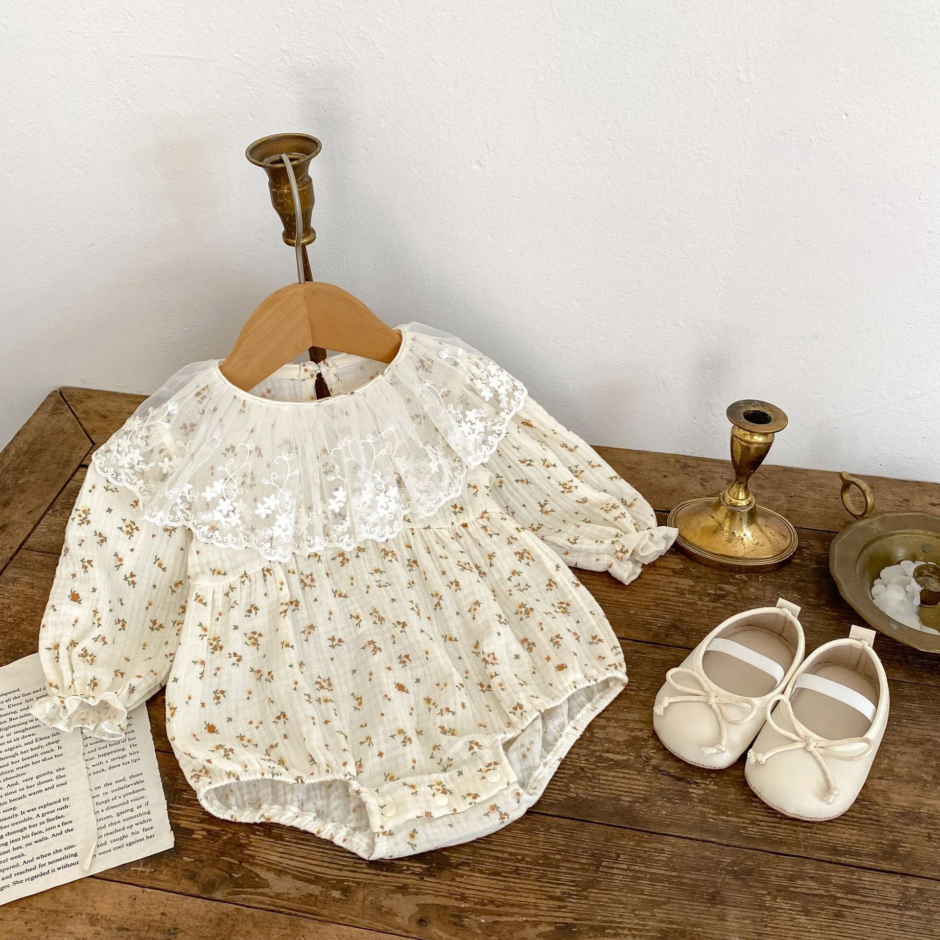 Autumn Ditsy Flower Pattern Mesh Collar Onesies
